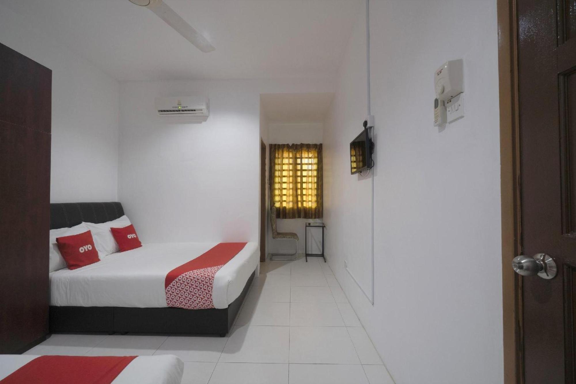 Oyo 91089 Motel Fasa 2B Сери-Манджунг Экстерьер фото