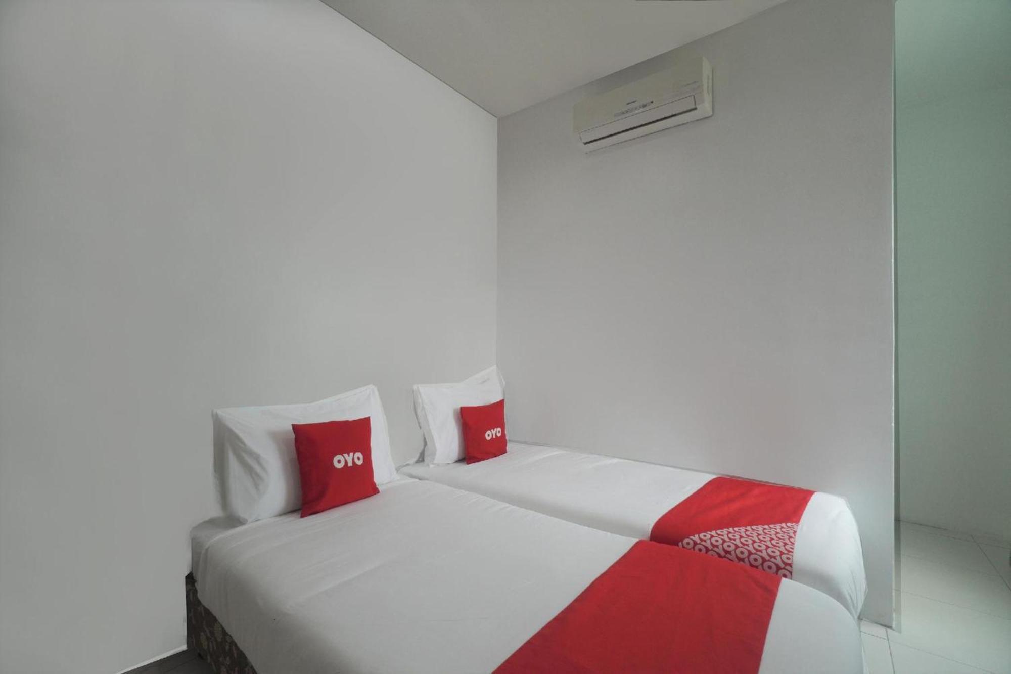 Oyo 91089 Motel Fasa 2B Сери-Манджунг Экстерьер фото