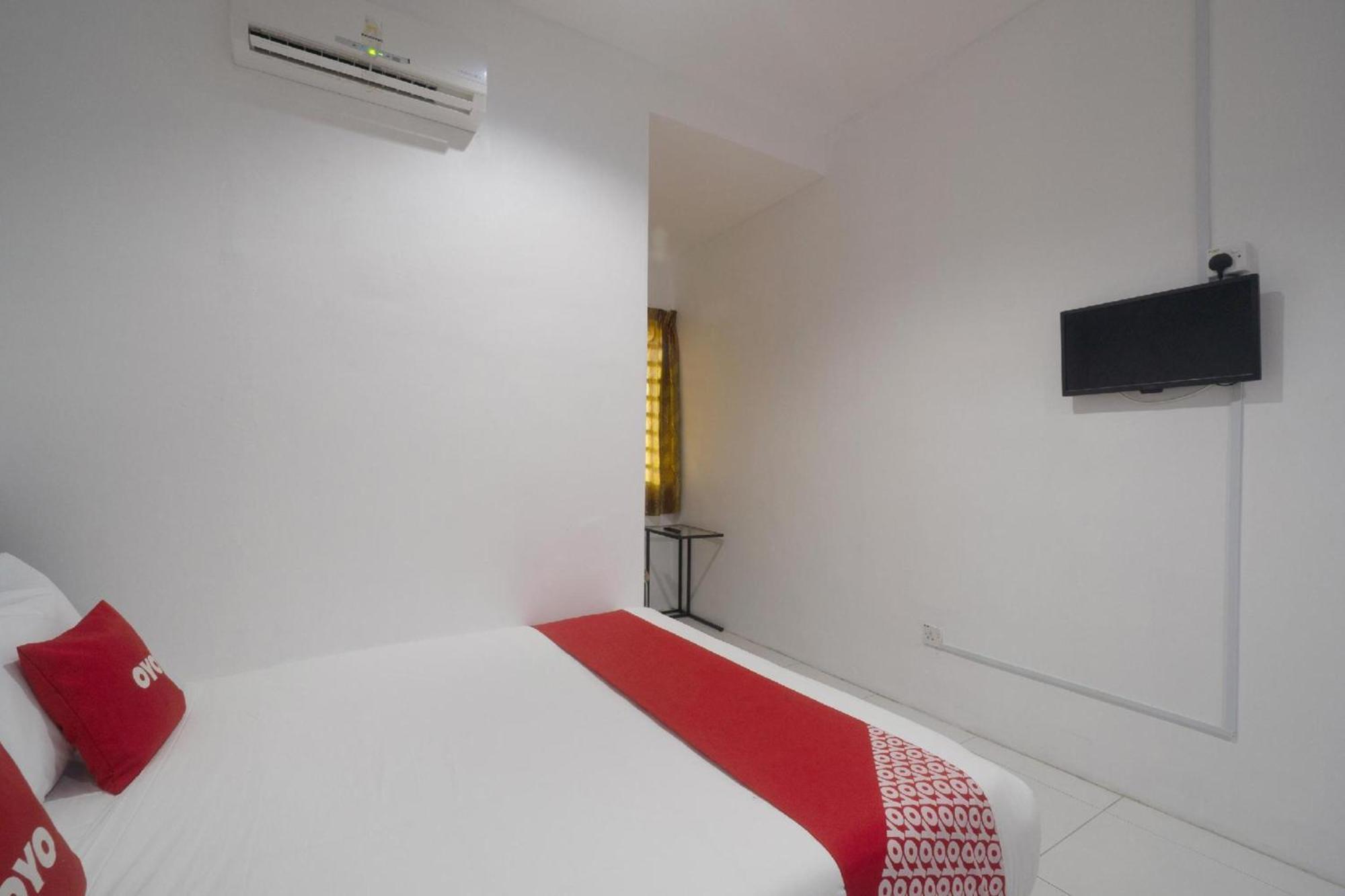 Oyo 91089 Motel Fasa 2B Сери-Манджунг Экстерьер фото