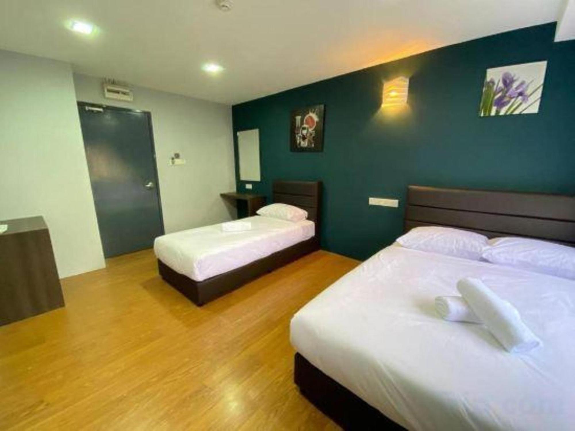 Oyo 91089 Motel Fasa 2B Сери-Манджунг Экстерьер фото