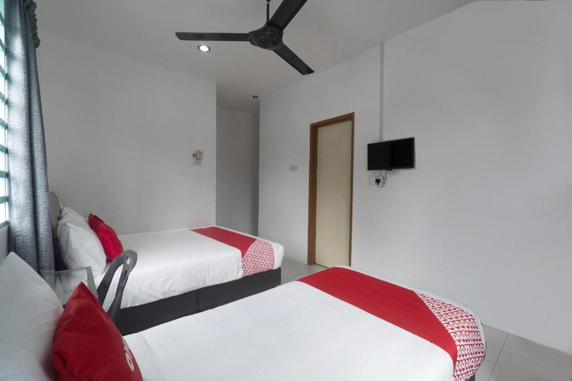 Oyo 91089 Motel Fasa 2B Сери-Манджунг Экстерьер фото