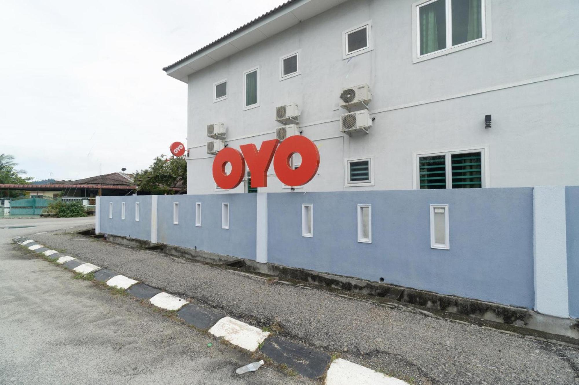 Oyo 91089 Motel Fasa 2B Сери-Манджунг Экстерьер фото