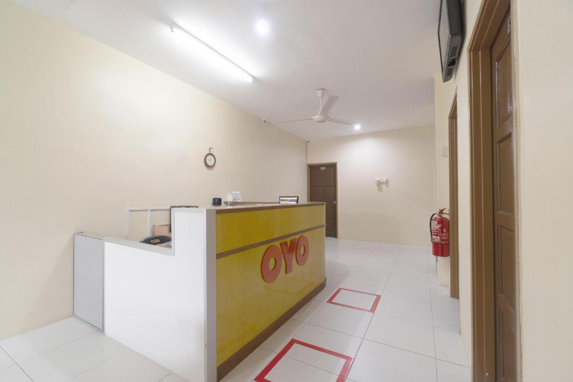 Oyo 91089 Motel Fasa 2B Сери-Манджунг Экстерьер фото