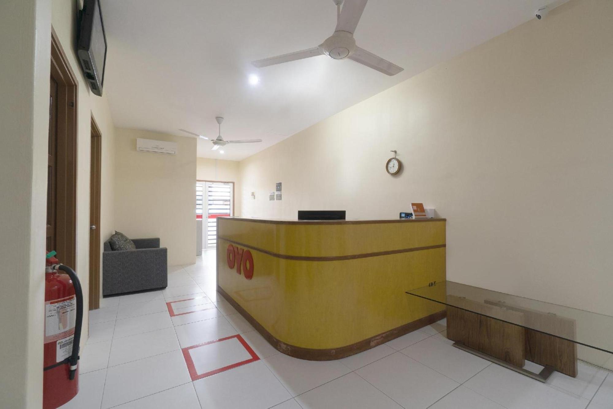 Oyo 91089 Motel Fasa 2B Сери-Манджунг Экстерьер фото