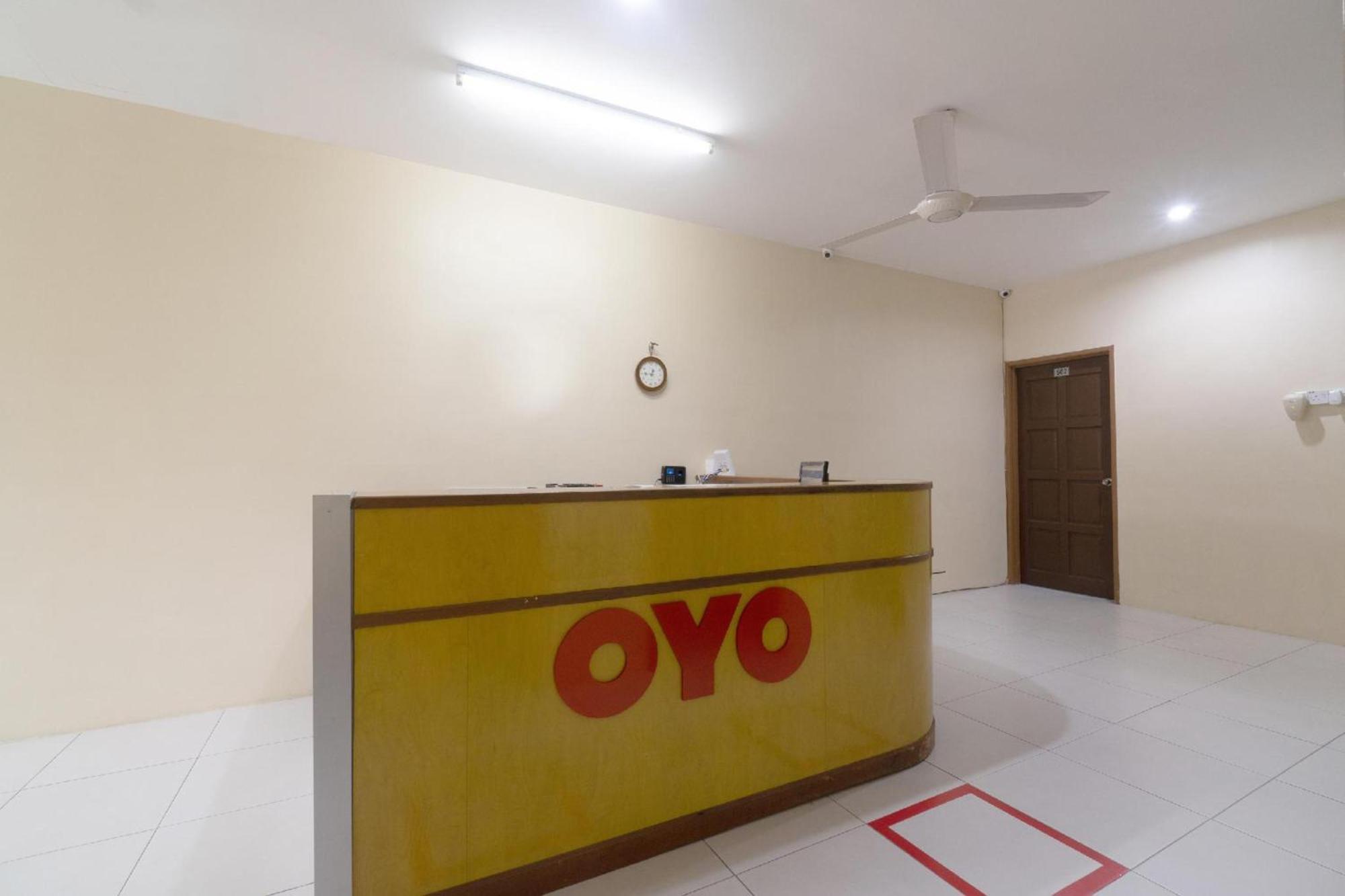 Oyo 91089 Motel Fasa 2B Сери-Манджунг Экстерьер фото