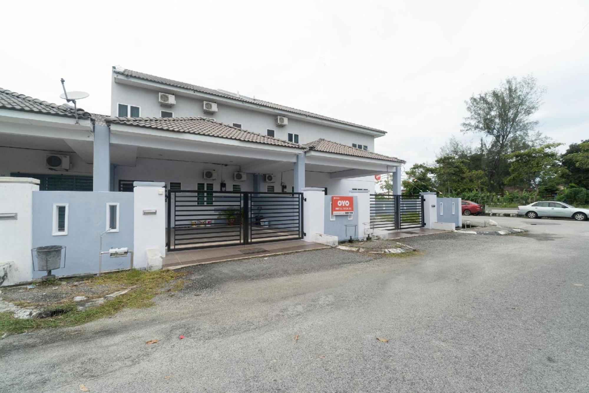 Oyo 91089 Motel Fasa 2B Сери-Манджунг Экстерьер фото