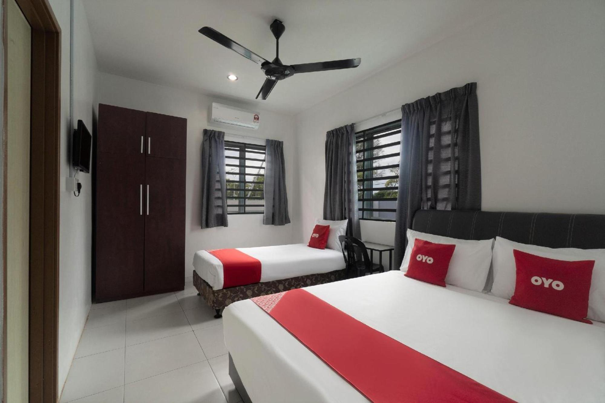 Oyo 91089 Motel Fasa 2B Сери-Манджунг Экстерьер фото