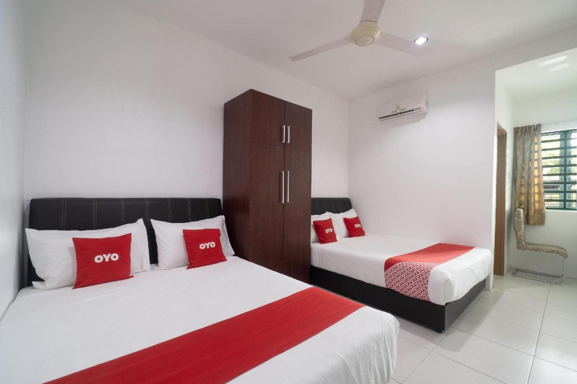 Oyo 91089 Motel Fasa 2B Сери-Манджунг Экстерьер фото