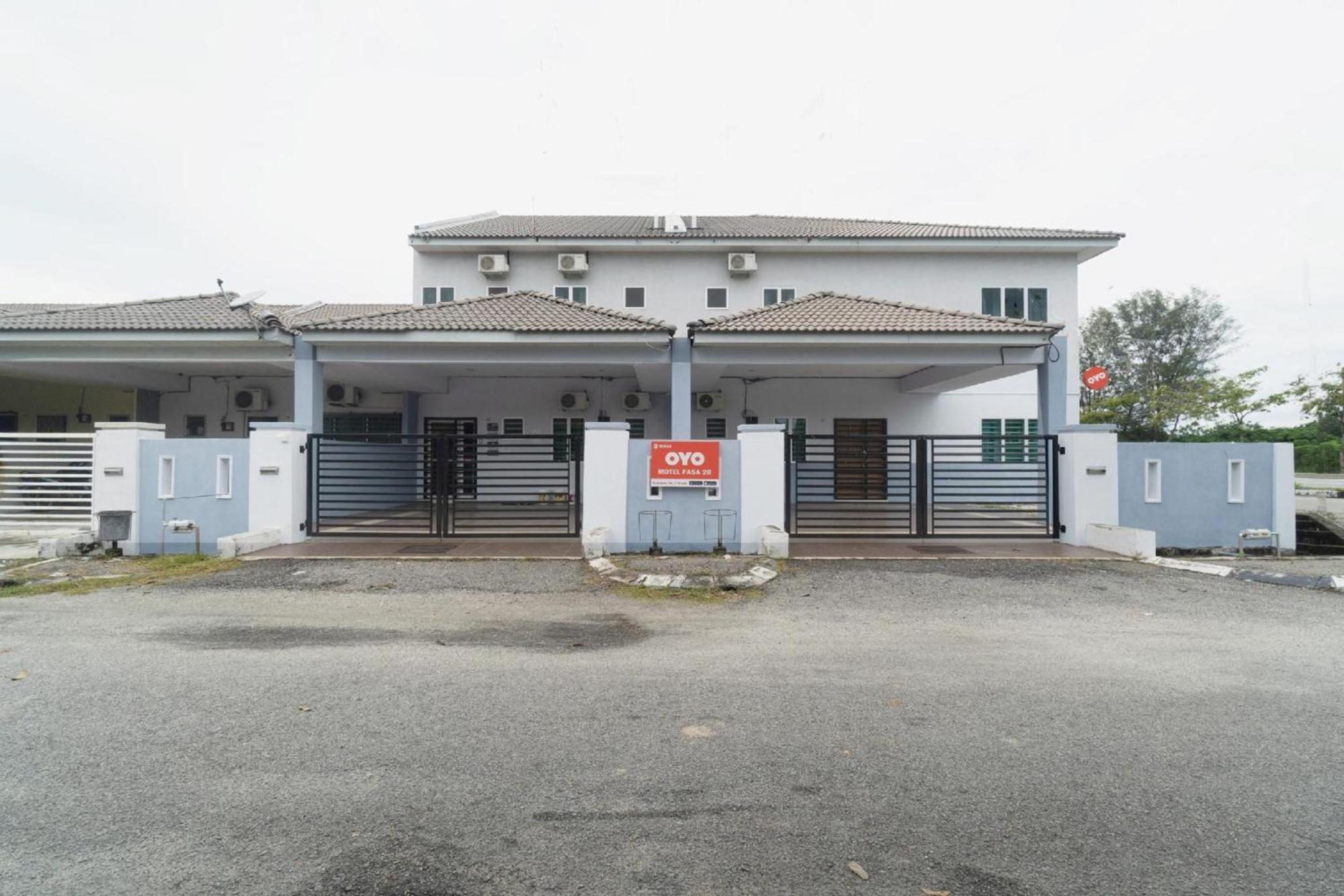Oyo 91089 Motel Fasa 2B Сери-Манджунг Экстерьер фото